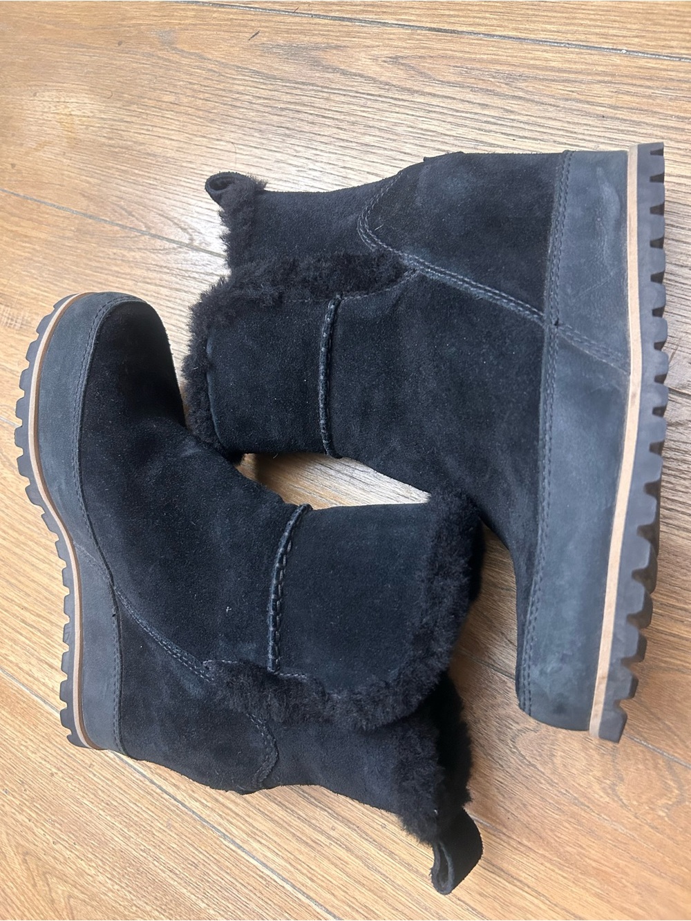 Ugg hidden wedge boots women’s 7.5
